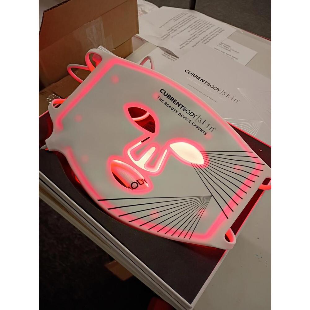 Currentbody skin led light therapy mask